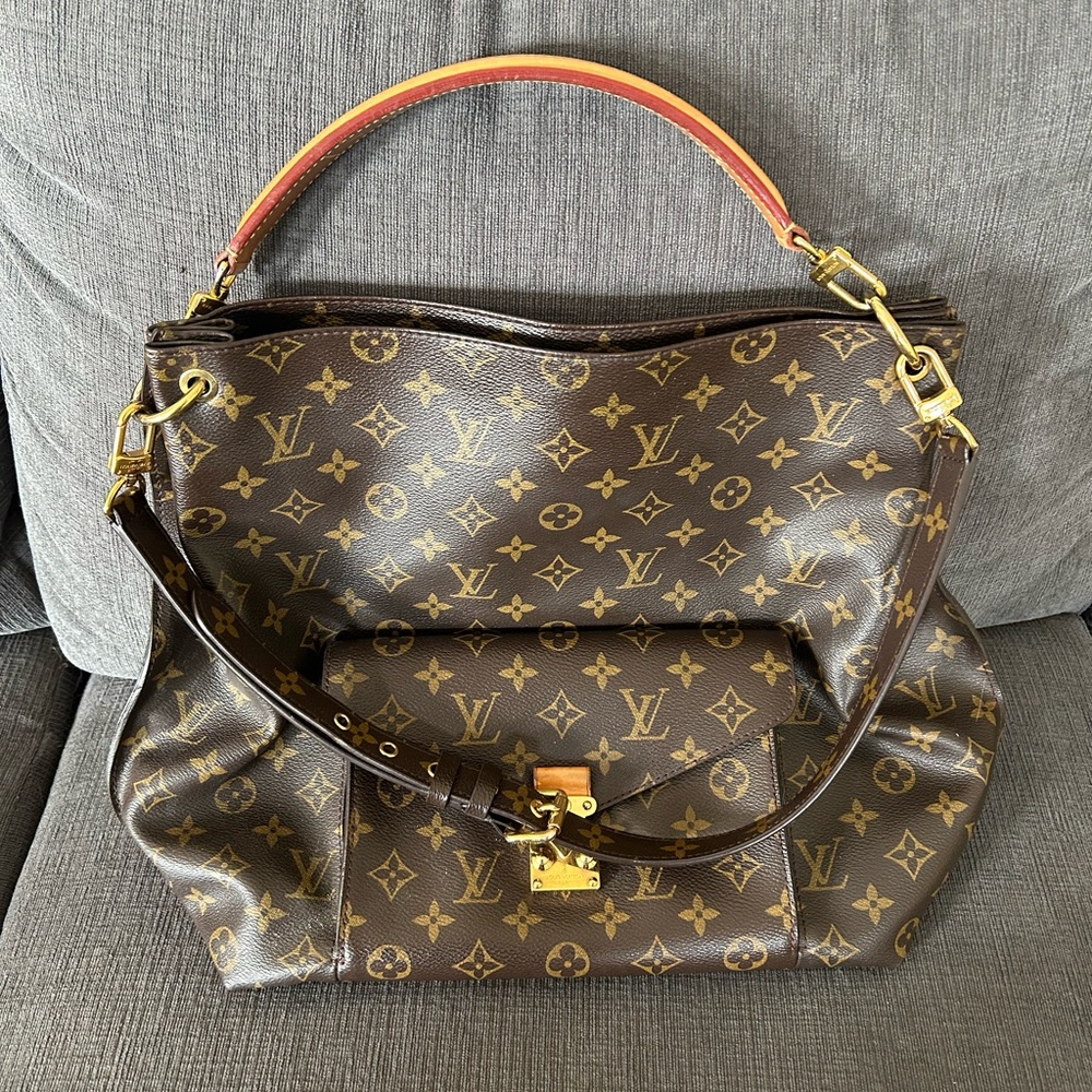 RARE Discontinued Louis Vuitton Métis Hobo Monogram Bag